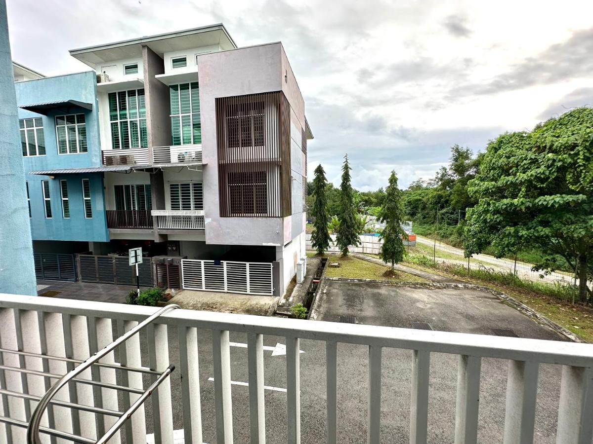 Springfield 3-Storey Cheerful Townhouse #Yoyo Homestay SDK Exteriör bild