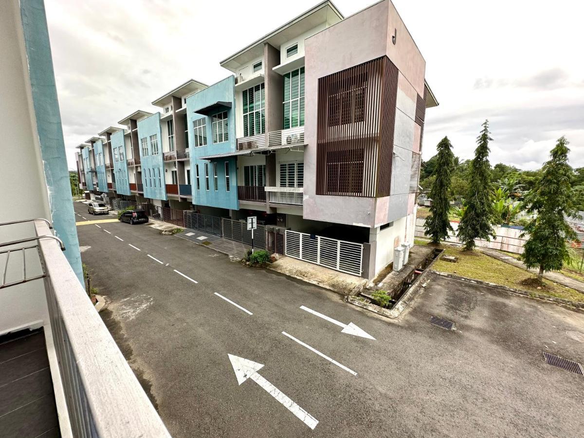 Springfield 3-Storey Cheerful Townhouse #Yoyo Homestay SDK Exteriör bild