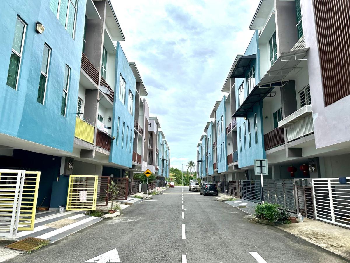 Springfield 3-Storey Cheerful Townhouse #Yoyo Homestay SDK Exteriör bild