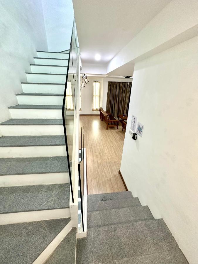 Springfield 3-Storey Cheerful Townhouse #Yoyo Homestay SDK Exteriör bild
